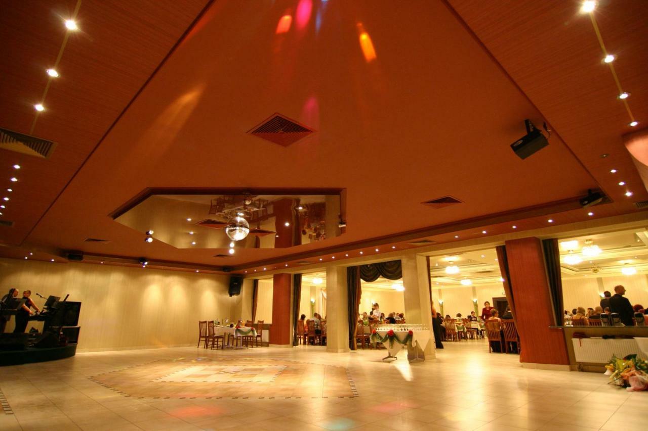 Emef Centrum Szkoleniowo-Serwisowe ソクウカ エクステリア 写真